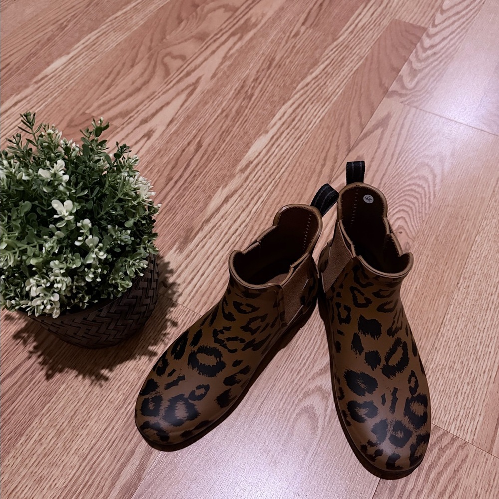 Hunter Brown Leopard Print Ankle Boots